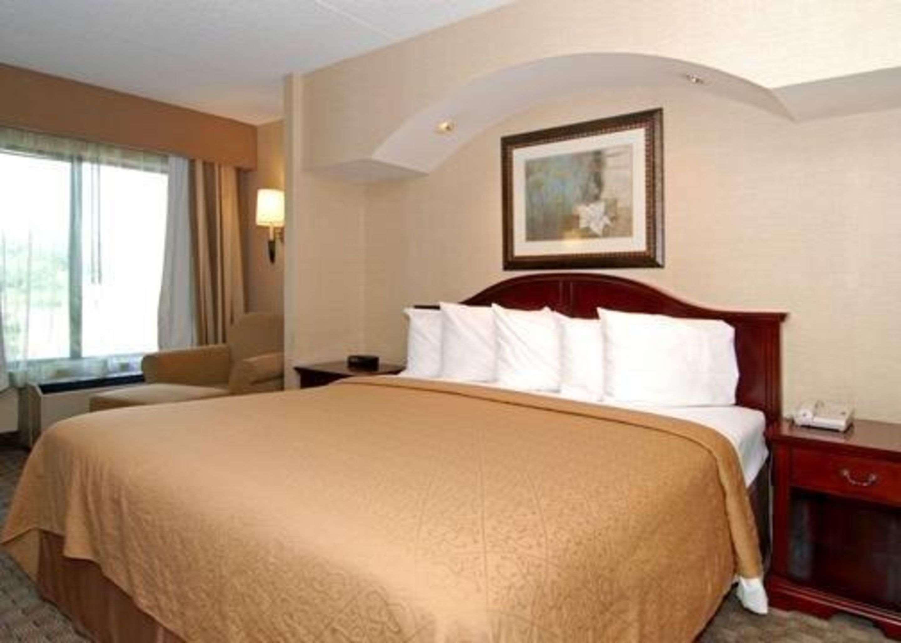 Quality Inn & Suites Bensalem Room photo