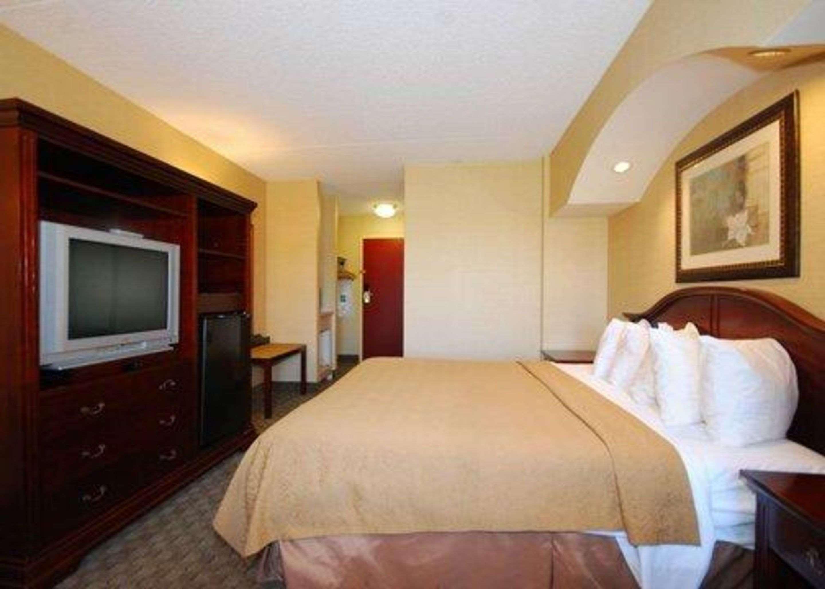 Quality Inn & Suites Bensalem Exterior photo