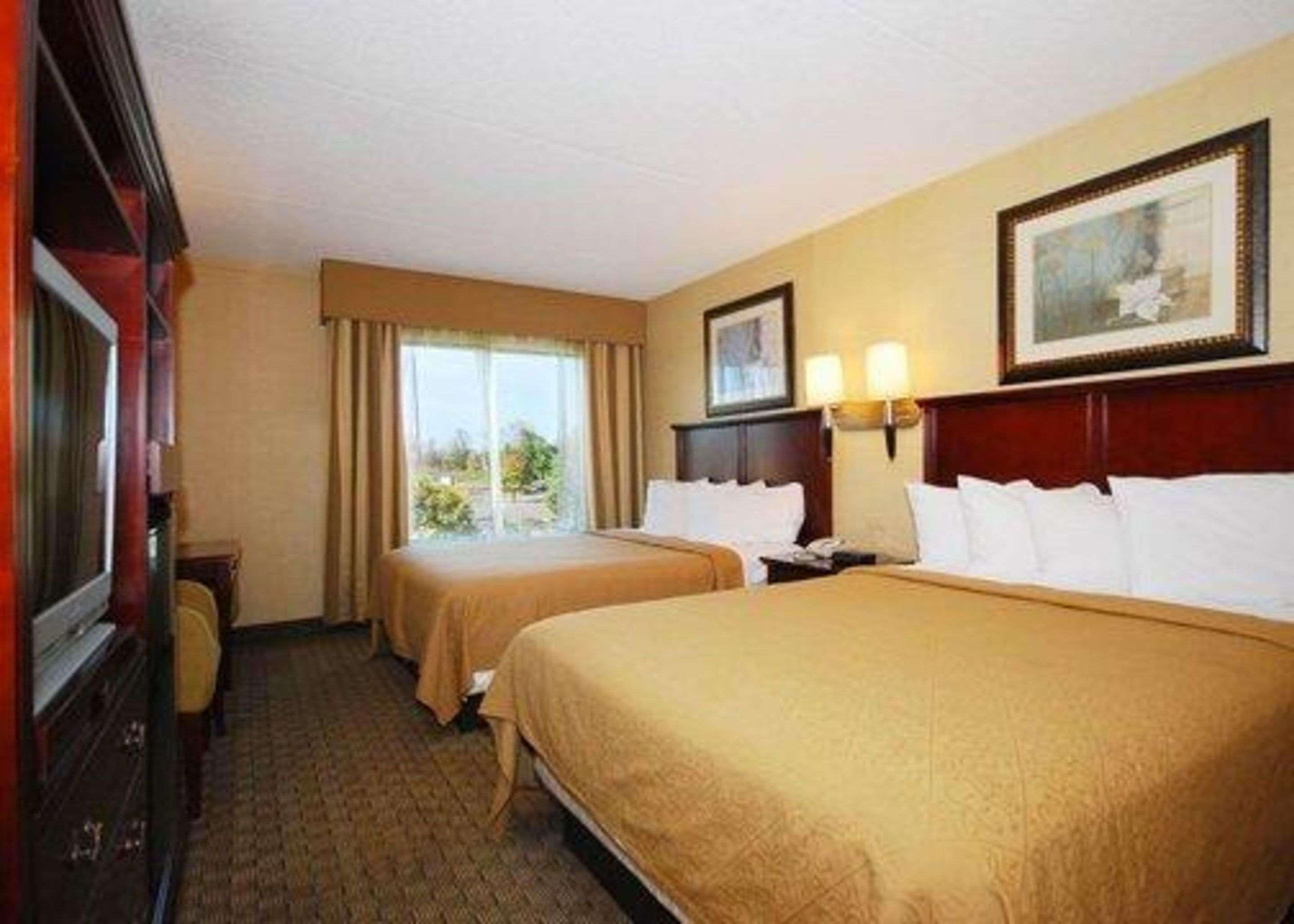 Quality Inn & Suites Bensalem Exterior photo