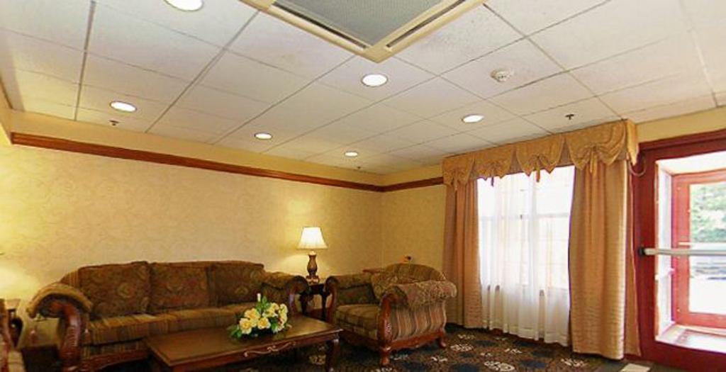 Quality Inn & Suites Bensalem Exterior photo