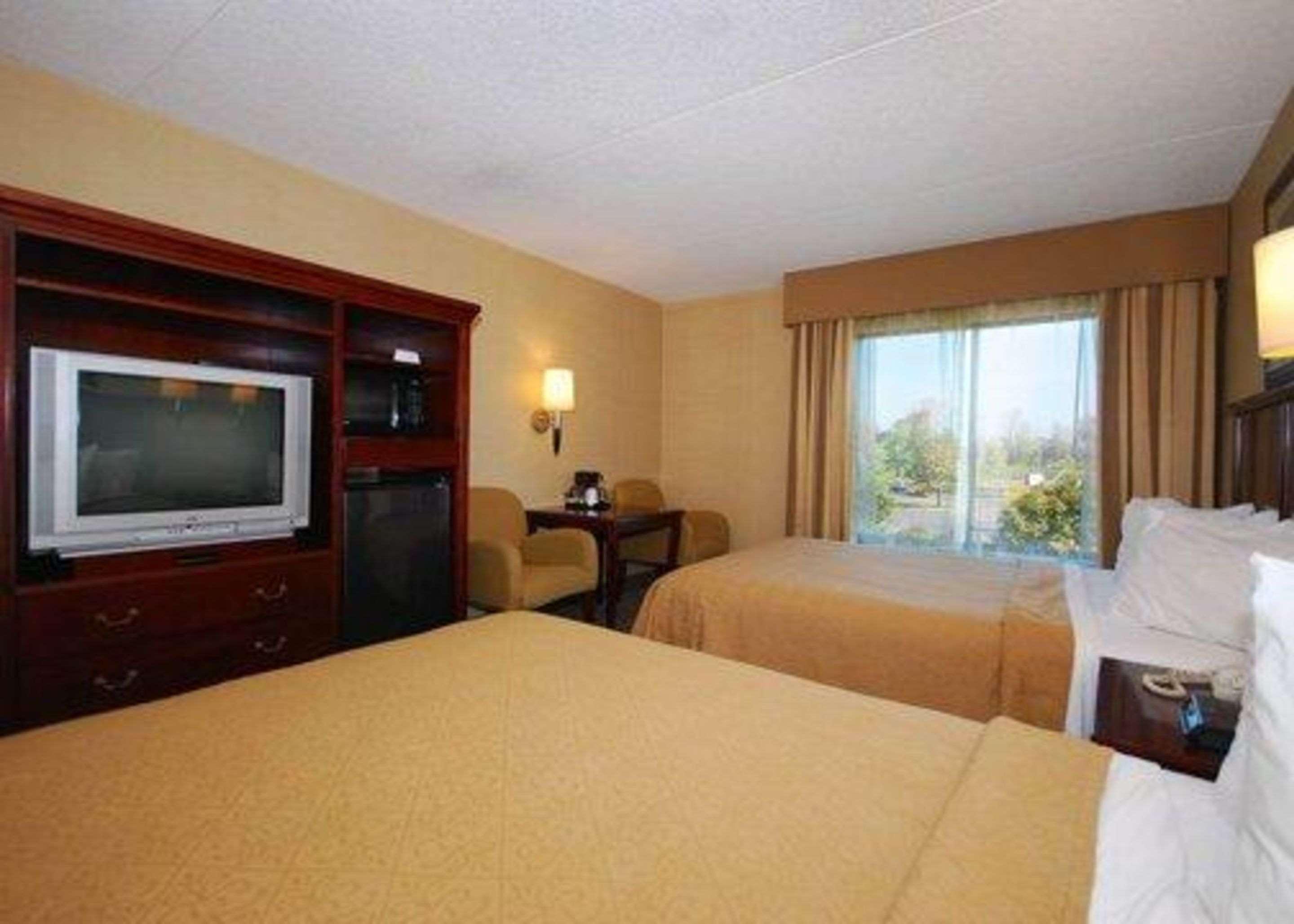 Quality Inn & Suites Bensalem Exterior photo