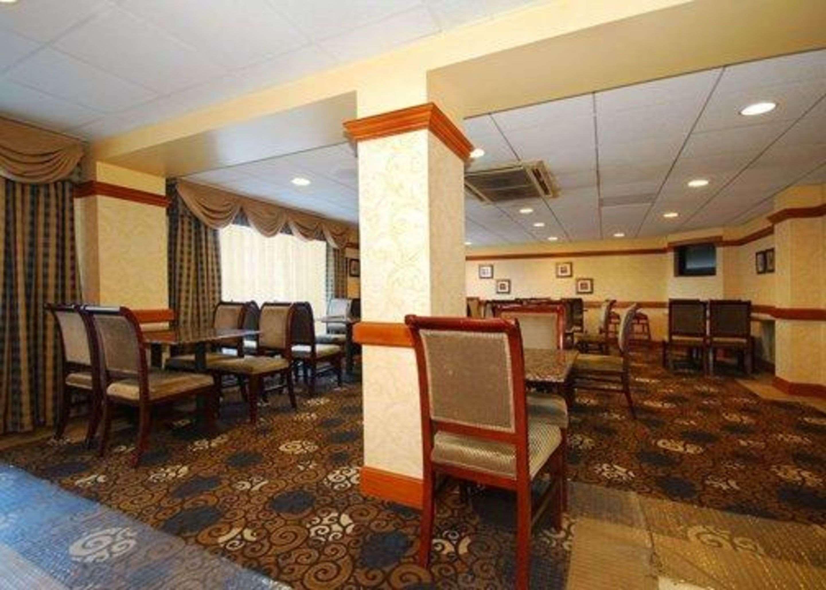 Quality Inn & Suites Bensalem Exterior photo