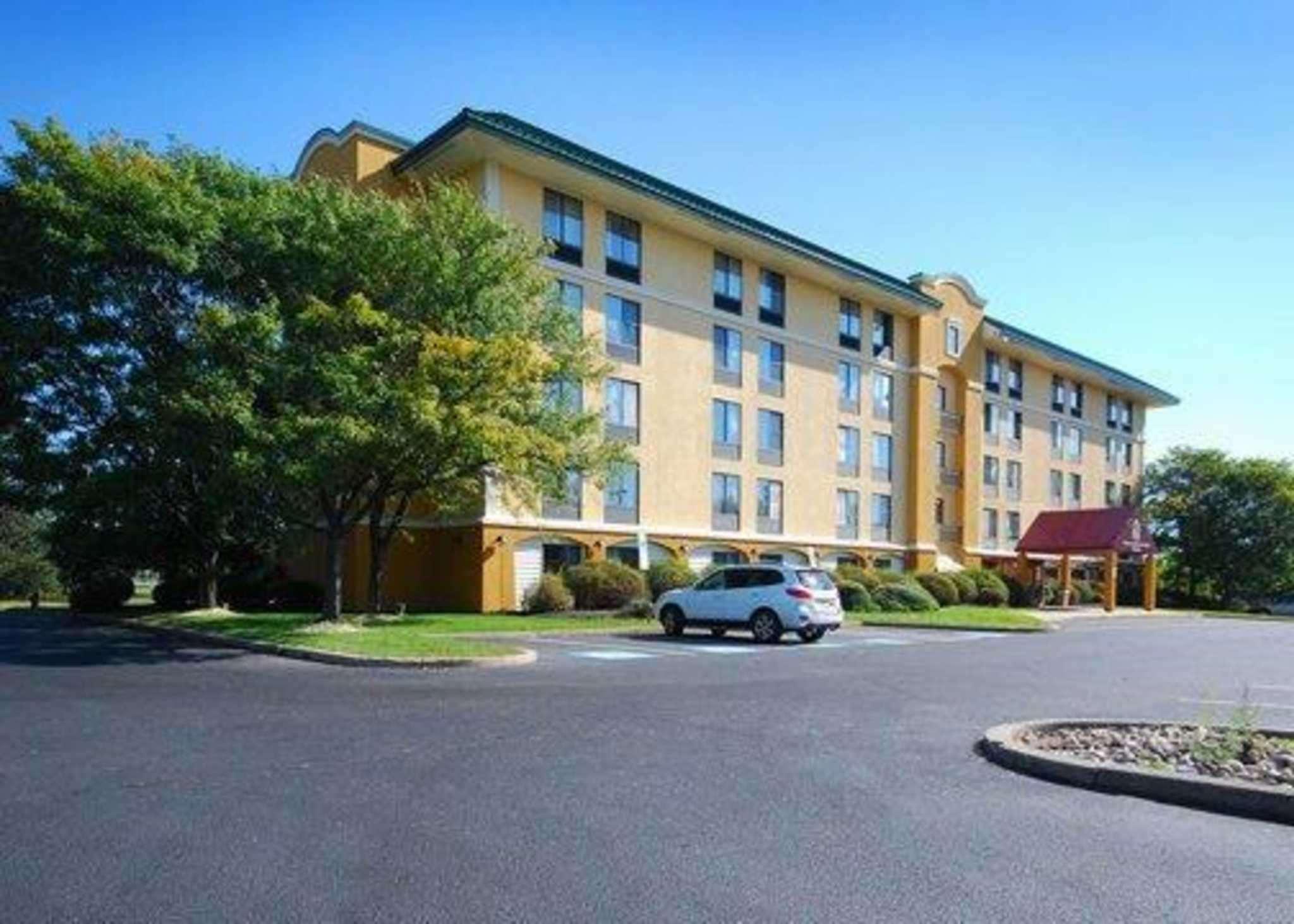 Quality Inn & Suites Bensalem Exterior photo