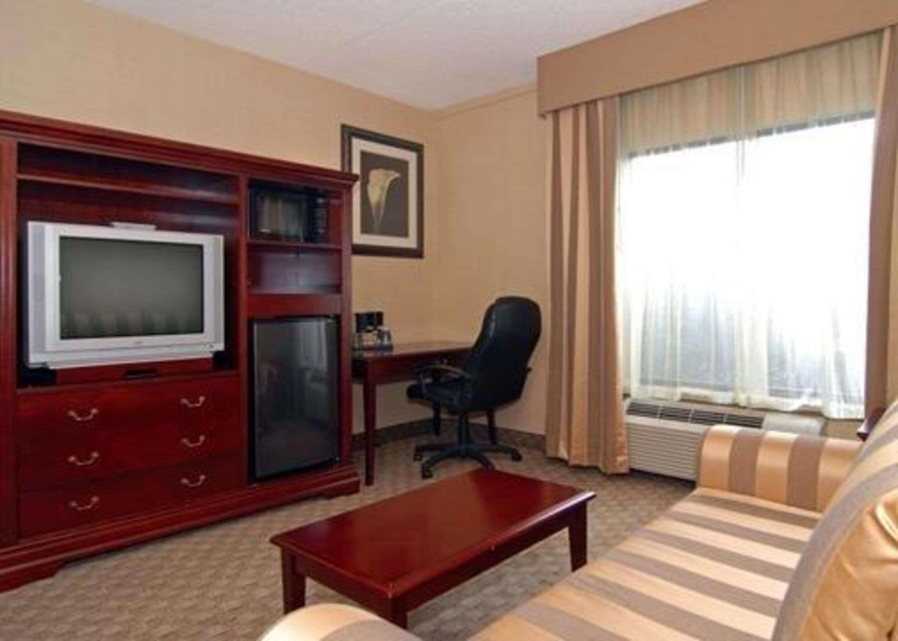 Quality Inn & Suites Bensalem Room photo