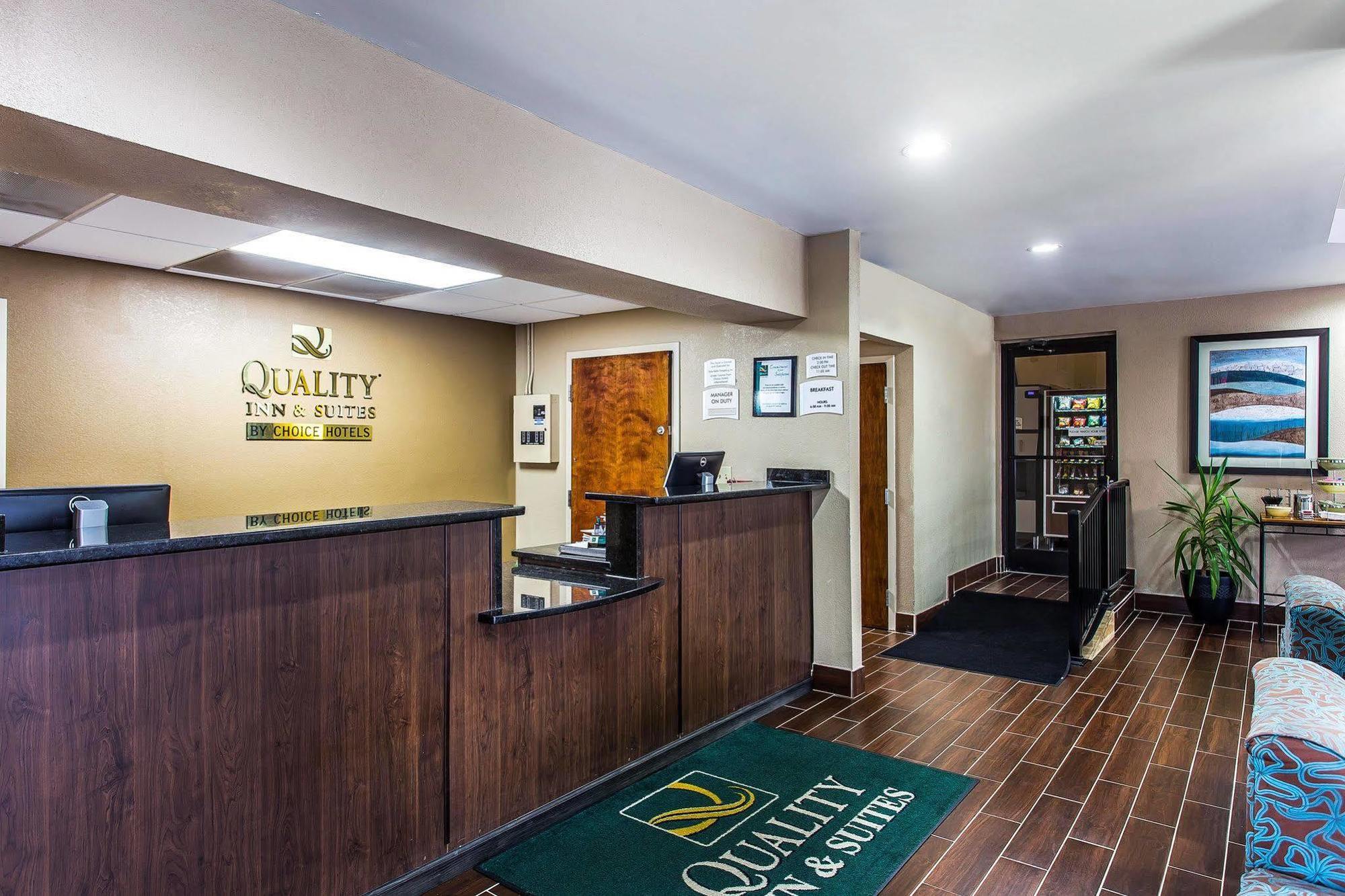 Quality Inn & Suites Bensalem Exterior photo
