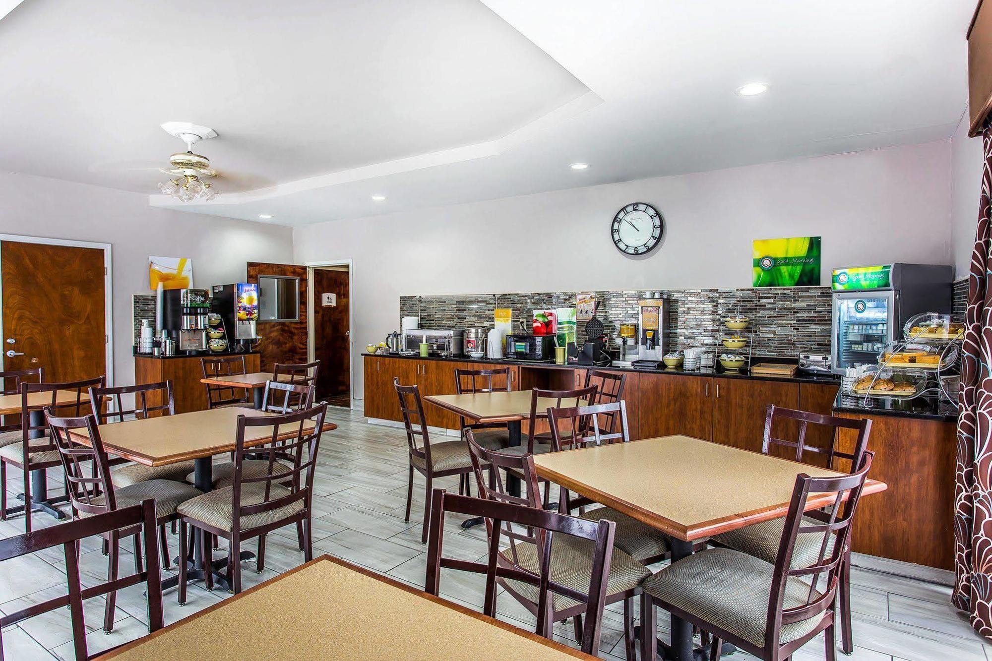 Quality Inn & Suites Bensalem Exterior photo