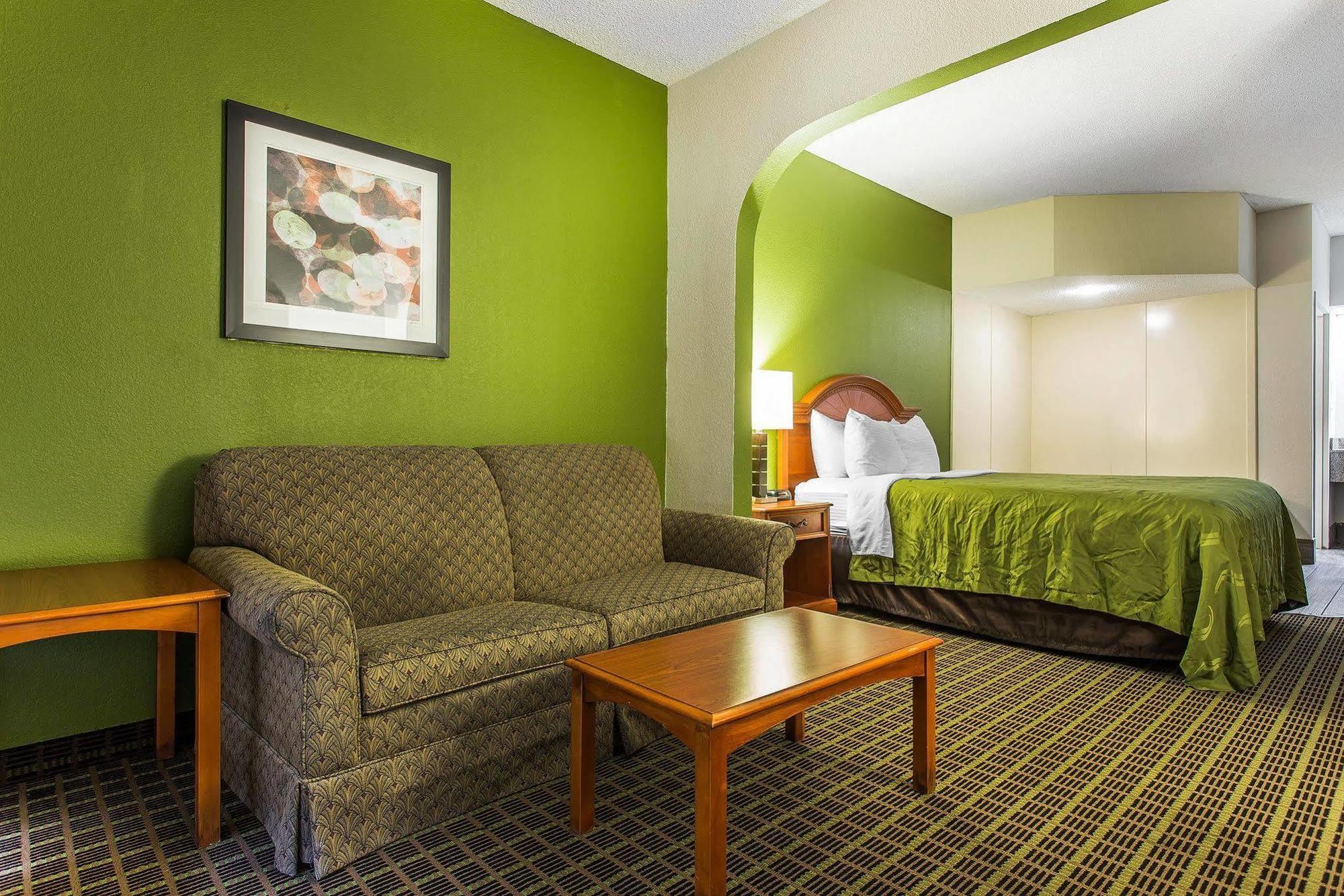 Quality Inn & Suites Bensalem Exterior photo