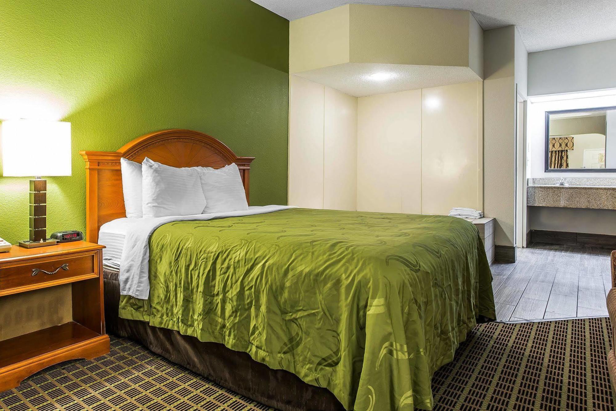 Quality Inn & Suites Bensalem Exterior photo