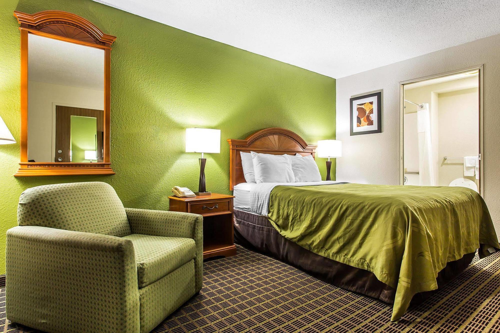 Quality Inn & Suites Bensalem Exterior photo