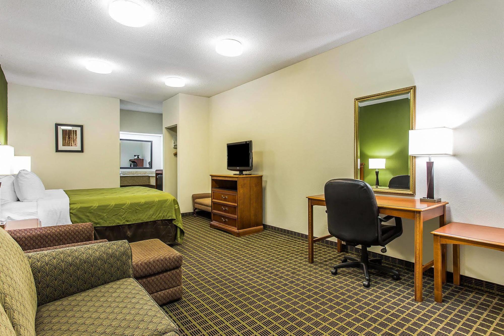 Quality Inn & Suites Bensalem Exterior photo